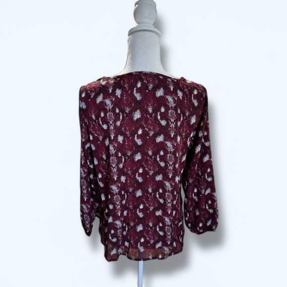 Maroon Tie Bottom Loose Fit Blouse 3/4 Sleeve Key Hole Front Scoop Neck Small - Picture 2 of 3